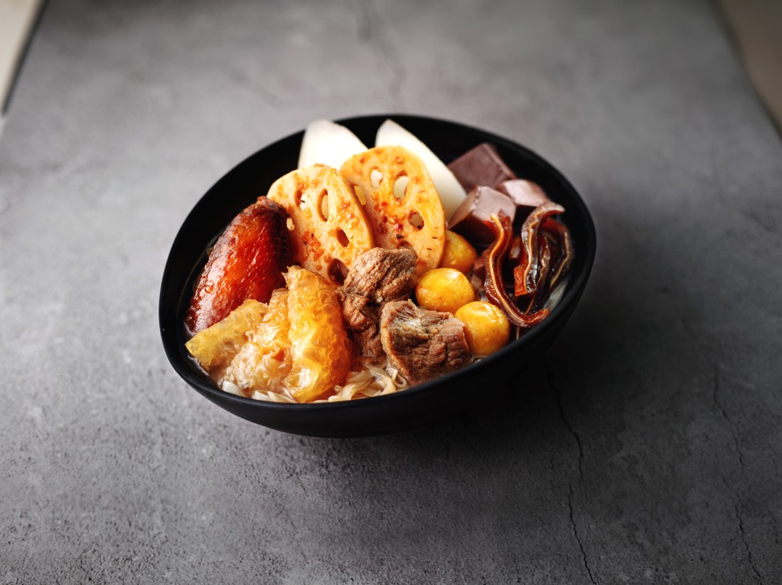 4. 招牌雜燴麵(8餸)